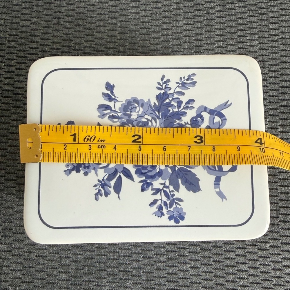 Vintage Blue White Floral Ceramic Trinket Box Plaid Sides Jewelry Keepsake Lid - Picture 17 of 17